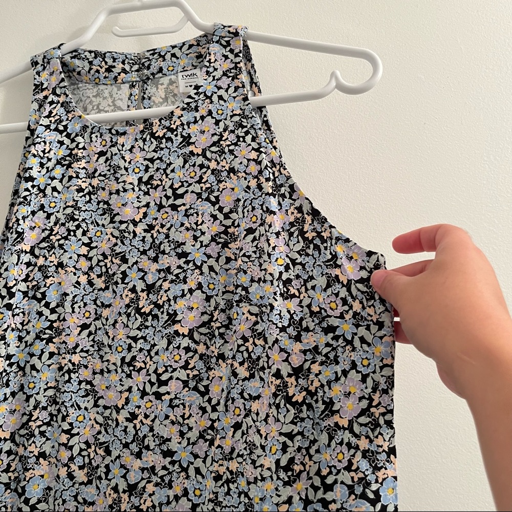Simons Twik Long Slit Blouse Black Floral size M